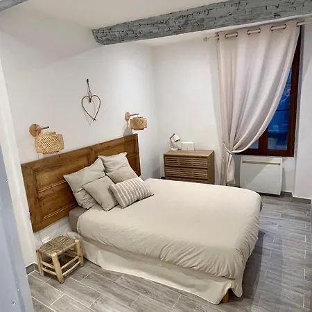 Appartement T2 Centre Village Cucuron Exterior photo