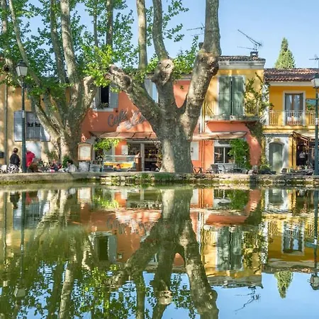 Appartement T2 Centre Village Cucuron Exterior photo
