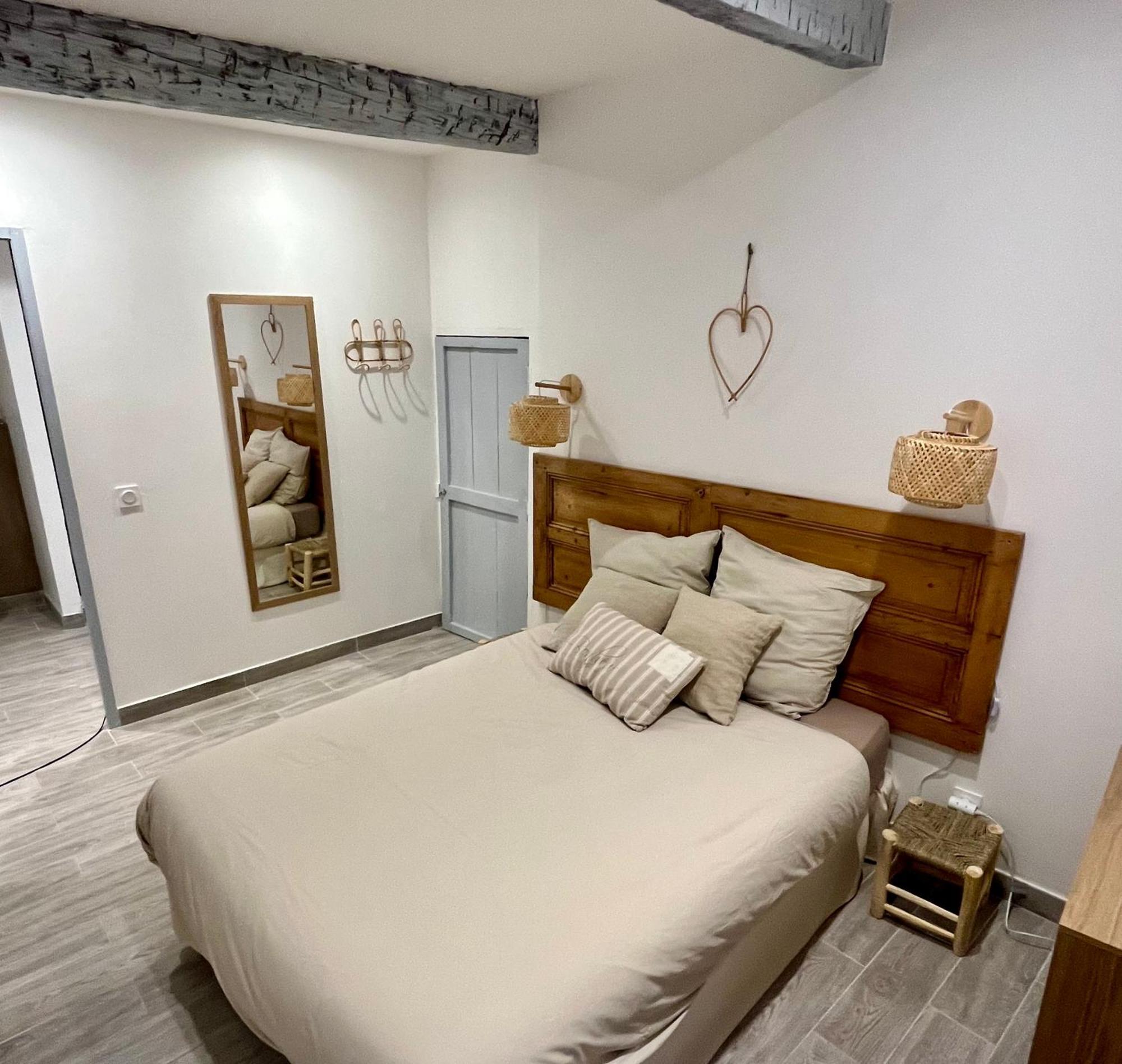 T2 Centre Village * Cucuron